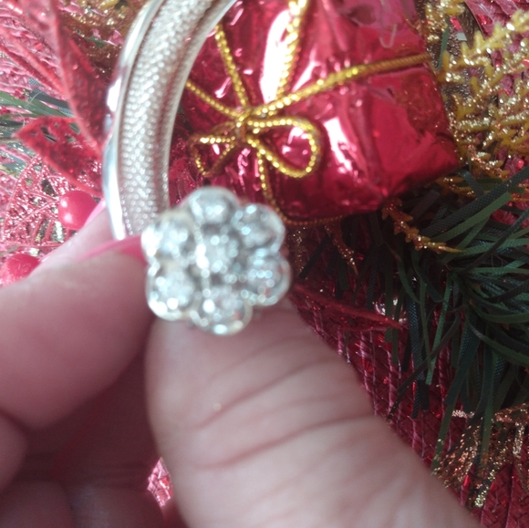 Beautiful Christmas or Engagement Ring 💍 - Picture 5 of 16